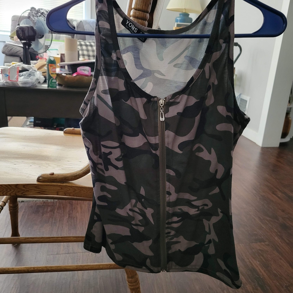 Yoins brand camouflage front zip tank top
